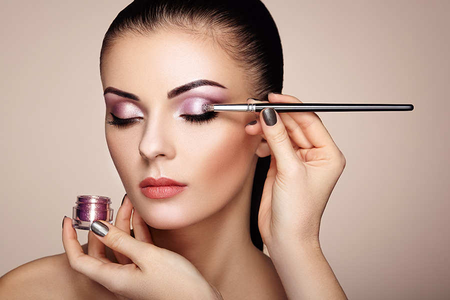 Makeup_shutterstock_515086057-WEB
